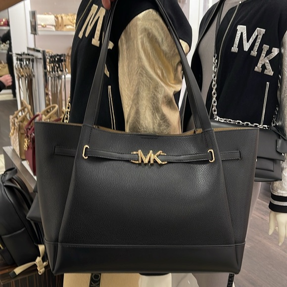 MICHAEL KORS
Reed Large Logo Belted Shoulder Tote Bag
Black 
NWT - Picture 15 of 16
